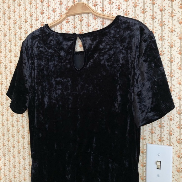 Torrid Full Length Crushed Velvet Short Sleeve Black Catsuit | 2X - Picture 6 of 7